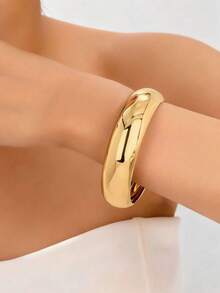2pcs Fashionable Exaggerated Metal Pattern Bangle Bracelets, Suitable As Gifts For Friends
