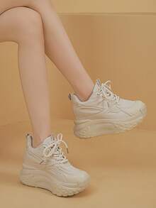 2025 New Women's Fashion Casual Platform Thick Bottom Sneakers, Beige High Heel Shoes, 7CM Lightweight Non-Slip Durable Increase Height, Soft Bottom Shock Absorbing, Suitable For Daily, Dating, Work, Office, Teenagers, College Students, Skateboard Shoes