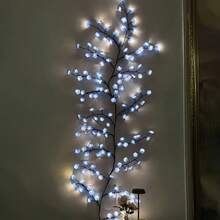 AMill 96-Light USB-Powered Cherry Blossom LED Fairy Lights - 5.9ft Faux Floral Garland With Dimmable Brightness, Warm & Cool Night Light, Plug & Play For Indoor Home Decor, Christmas, Bedroom, Kitchen, Party Decoration (No Batteries/Battery-Free) - 藍色 - 查看 10