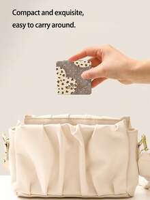 1 pezzo Specchio da trucco bifacciale, nuovo stile Ins con design a pois scintillanti, fiocco di perle, lettera inglese, cuore, pizzo floreale sexy, candela, farfalla di lusso colorata e brillante, specchio compatto portatile e pieghevole, strumento cosmetico, specchio a mano, specchio da tasca, specchio decorativo per casa, viaggio, matrimonio, festa, compleanno, regalo