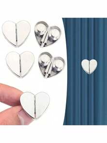 Conjunto de 1/3 pares de fechos magnéticos para cortinas, em formato de coração, removíveis e sem necessidade de pregos. Botões metálicos para bloquear a luz em cortinas de banheiro e janelas, protegendo a privacidade em hotéis. Acabamento metálico premium.