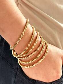 4 Pcs Oversized Chunky Resin Cuff Bangles Set, Minimalist Stackable Golden Color Metal Wheels Bracelets Set, Women Fashionable Jewelry Set For Daily Wear, Dating, Party