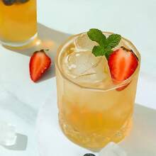 4-Cavity Gray Rose Ice Cube Tray With Lid, For Freezing 3D Rose Ice Cubes For Whiskey Cocktails And Fruit Drinks, Flexible Silicone Easy Release Cover With Built-In Funnel, 1pc