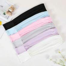 Set de 3 pares de mangas protectoras solares unitalla – envío en color al azar – modelos surtidos: bordado "Rabbit", figura de conejo y diseño liso. Hechas con tela de seda elástica de alta calidad, fresca, ligera y transpirable, ideales para proteger tus brazos del sol durante actividades al aire libre como conducir, andar en bicicleta, caminar o hacer deporte. Cada set incluye tres pares enviados en colores aleatorios entre una amplia gama de tonos suaves y modernos: rosa, azul, blanco, gris, lila y negro. Su diseño cómodo y ergonómico con banda elástica se adapta perfectamente a cualquier tipo de brazo. Perfectas para uso diario, combinan practicidad, frescura y estilo con un toque tierno y divertido. - Multicolor Liso - Ver 2