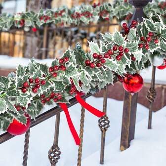 圣诞花环装饰，1/2 件 68.9 英寸/175 厘米人造红色浆果花环带绿叶/圣诞冬青花环带浆果，适合圣诞节冬季假期室内室外花园门壁炉装饰，圣诞装饰家居