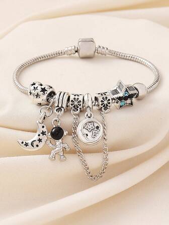 1 件全新宇宙空间系列手链，宇航员、星星、月亮、心形吊坠串珠手链，复古风格，适合日常佩戴、聚会或作为节日礼物