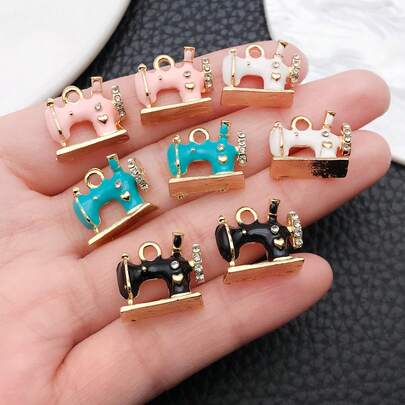 2/8 件闪亮缝纫机吊饰珐琅复古缝纫机精致吊坠适用于珠宝制作耳环手链项链钥匙扣背包 DIY 工艺品 14x15 毫米