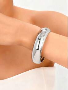2pcs Fashionable Exaggerated Metal Pattern Bangle Bracelets, Suitable As Gifts For Friends