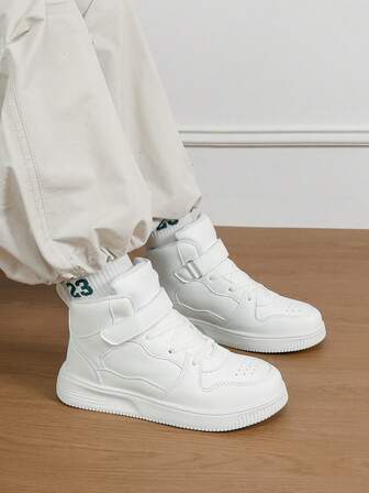 1双休闲纯色百搭运动鞋，适合男孩女孩户外休闲运动