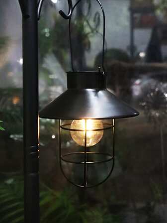1 Piece Of Solar-Powered LED Retro Tungsten Filament Lamp, Black/Golden Retro-Style Lantern, Solar-Powered Charging – Suitable For Garden, Courtyard, Balcony, And Outdoor Decorative Lighting, Holiday Gifts Such As For Christmas, Valentine's Day, Birthdays, Mother's Day Presents, Rustic-Style Lanterns, Metal Structure, Durable Materials, Portable Light Source, Essential Product For Home Gardeners.