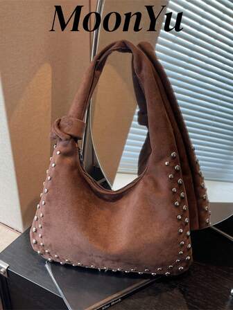 Damaxelväska, moderiktig nitinläggning i konstmocka, retro halvmåneväska, kaffefärgad