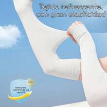 Set de 3 pares de mangas deportivas lisas unisex con protección solar UV, efecto refrescante y alta elasticidad – colores enviados al azar. Diseñadas con tejido transpirable y suave, ofrecen un ajuste cómodo y flexible que se adapta a cualquier tipo de brazo sin apretar. Su material con tecnología de enfriamiento mantiene la piel seca y fresca, reduciendo la temperatura corporal entre 3 °C y 5 °C durante la actividad física o la exposición prolongada al sol. Perfectas para ciclismo, correr, manejar, jugar golf o realizar actividades al aire libre. Cuentan con refuerzo en los bordes, costuras suaves y una textura lisa y elegante que brinda una apariencia moderna y funcional. Ideales para hombres y mujeres que buscan comodidad, estilo y protección en un solo accesorio. - Blanco y Negro - Ver 9
