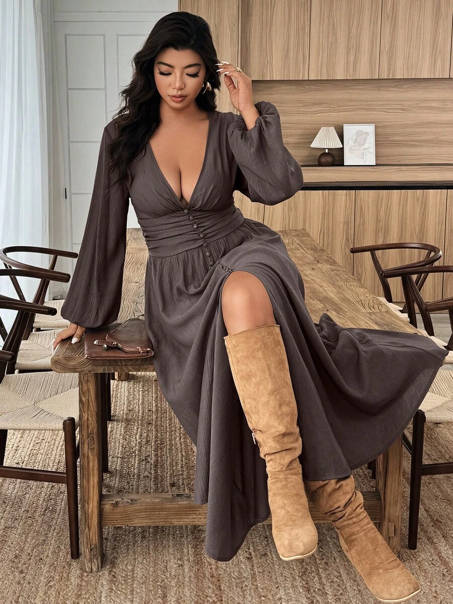 UrbanChic 大码开衩下摆深V领泡泡袖长连衣裙，适合返校节、教师节、婚礼宾客、生日派对、秋冬装、万圣节等场合。 - 棕色 - 查看 1