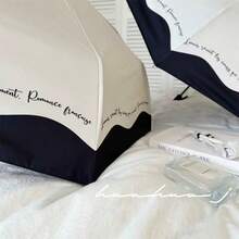 Retro französische Rose, stilvoller minimalistischer schwarzer Vinyl-Regenschirm mit Doppelfunktion, Sonnenschutz und regendicht, romantisch