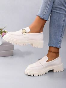 Scarpe da donna con punta tonda, tacco alto chunky, decorazione con catena, slip-on, versatili, adatte per festival musicali e feste di primavera/autunno, nere. Mocassini con tacco platform chunky. Scarpe basse con rialzo in pelle da donna, casual business.