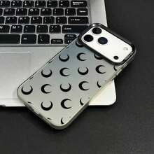 価値の高いい女性を使うブラックムーンクレセントシェルフォンケース、Apple iPhone17、17pro、Air、17promax、iPhone16、16plus、16e、16pro、16promax、iPhone15、15pro、15promax、14、14pm、14pro、13pro、13promax、iPhone13、12pro、12、12pro、11pro、iPhone11、11promax用。 こちらのソフトシェルケースは防水、耐衝撃性、落下防止、傷つきにくい保護機能を用意するえ、Appleと互換性があります。 - 透明な黒 - チェックする 4