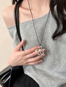 Colier cu pandantiv cu flori goale în stil coreean 2025, nou, accesoriu cu lanț lung pentru pulover, cu aspect de înaltă calitate