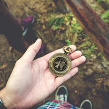 Vintage Pocket Compass Portable Zinc Alloy Outdoor Camping Hiking Tool Suitable For Mountain Motoring - Yellow - View 2