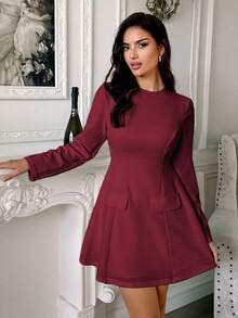 Vestido de coquetel feminino elegante, sem mangas, com decote redondo e cintura marcada, ideal para encontros, festas e formaturas. - Borgonha - Ver 1