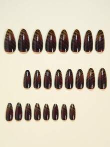 Mejora tu apariencia instantáneamente con 24 uñas postizas de almendra con rayas negras elegantes y un degradado marrón de color ámbar de moda. Juego completo de uñas postizas para mujeres y niñas que incluye 1 pieza de gel de gelatina y 1 lima. Envío aleatorio.