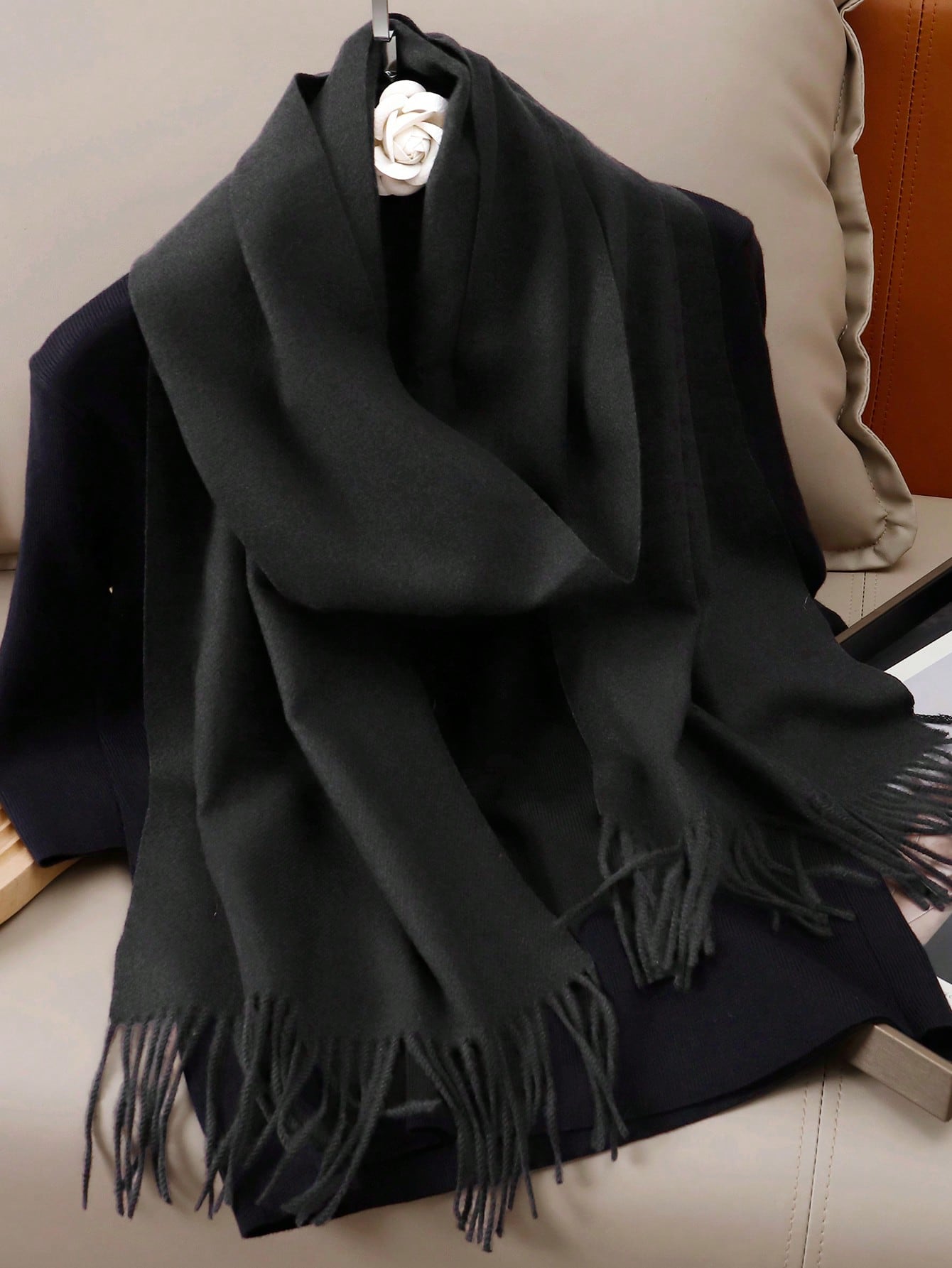 1 pièce Écharpe en laine de haute qualité élégante de couleur unie avec franges de 35*180cm, châle décontracté coupe-vent pour l'automne/l'hiver, convient pour un port quotidien pour femmes