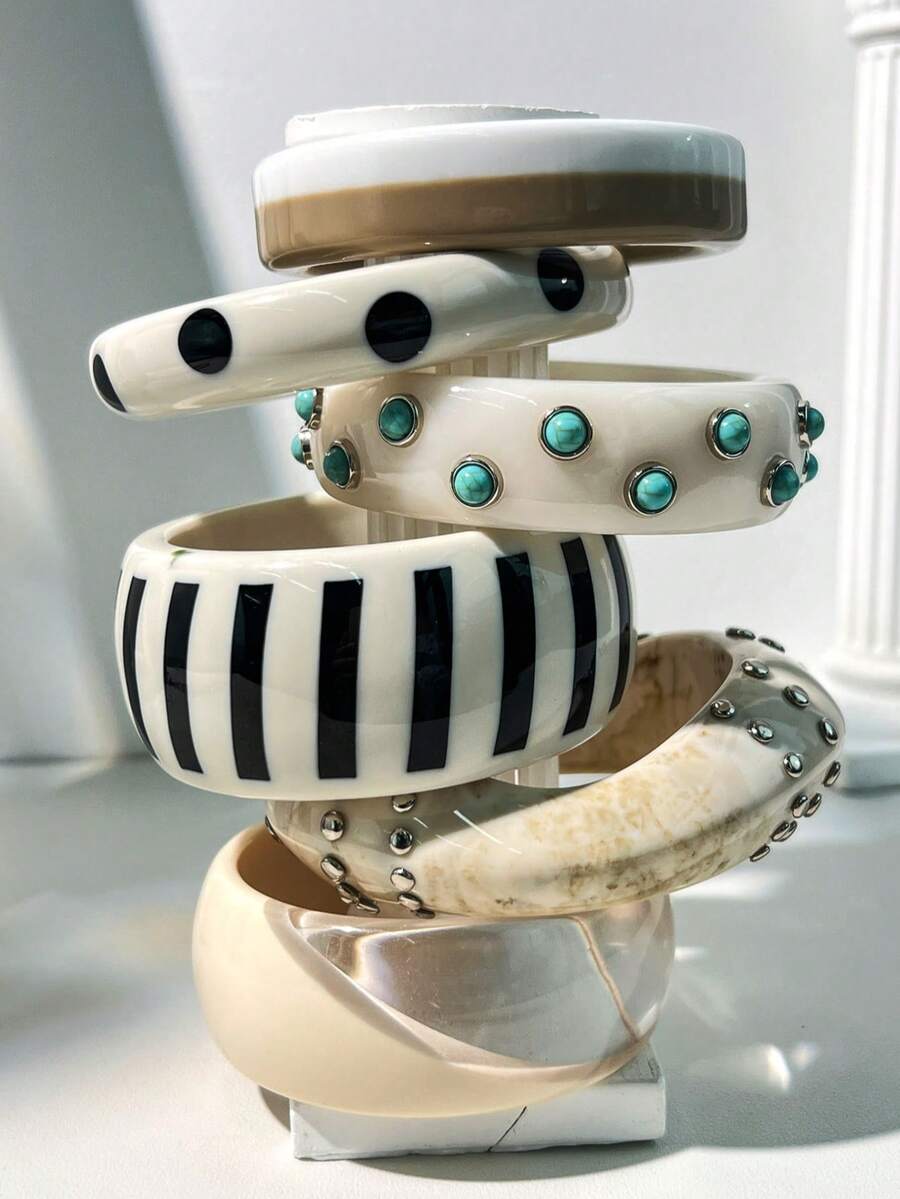 1 pieza Brazalete de resina hecho a mano en color té con leche, diseño multielemental con rayas y remaches, adecuado para uso diario y fiestas, gran regalo para familiares y amigos, otoño/invierno