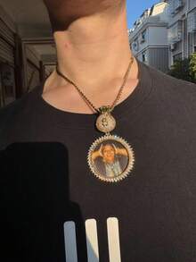 大尺寸嘻哈男士客製化圓形相框吊墜項鍊，滿鑽實心吊墜，亮面個性化珠寶 - 刺圓相框錢袋子頭 - 查看 8