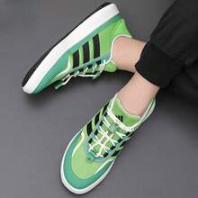 Zapatillas deportivas casuales Adidas para hombre, modelo otoño 2025, para actividades al aire libre como senderismo acuático y rastreo de ríos. - Verde - Ver 3