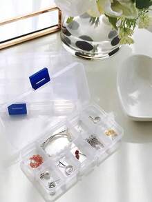 1 cutie de depozitare cu compartiment pentru obiecte mici, multifuncțională, impermeabilă, detașabilă; potrivită pentru depozitarea bijuteriilor, accesoriilor pentru unghii, șuruburilor și uneltelor, separatorul poate fi dezasamblat și asamblat după bunul plac. Folosită pentru depozitarea cerceilor, inelelor, bijuteriilor, accesoriilor pentru unghii, decorarea și depozitarea bijuteriilor. Cadouri pentru fete, soare, călătorii, răcoare, înapoi la școală.