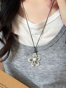 Colier cu pandantiv cu flori goale în stil coreean 2025, nou, accesoriu cu lanț lung pentru pulover, cu aspect de înaltă calitate