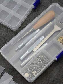 1 cutie de depozitare cu compartiment pentru obiecte mici, multifuncțională, impermeabilă, detașabilă; potrivită pentru depozitarea bijuteriilor, accesoriilor pentru unghii, șuruburilor și uneltelor, separatorul poate fi dezasamblat și asamblat după bunul plac. Folosită pentru depozitarea cerceilor, inelelor, bijuteriilor, accesoriilor pentru unghii, decorarea și depozitarea bijuteriilor. Cadouri pentru fete, soare, călătorii, răcoare, înapoi la școală.