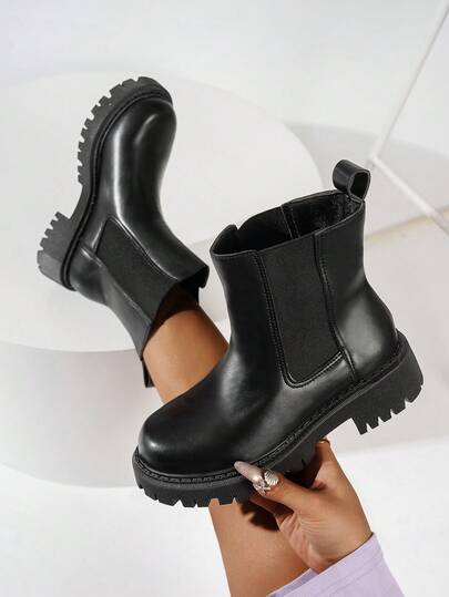 大码/宽版女鞋，女式大码/宽版靴，女式宽版靴，大码/宽版踝靴，镂空透气女鞋，宽版厚底靴，舒适宽版靴，新款大码女靴，黑色百搭踝靴，朋克风格靴，系带防滑踝靴