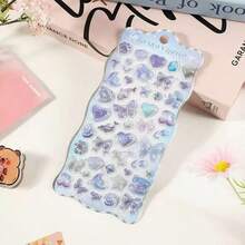 1张3D立体塑料真空趣味贴纸，水晶钻石卡通装饰贴纸，3D可爱浮雕贴纸，适用于贴纸书、日记本、笔记本电脑、冰箱、卡通DIY手机壳装饰。该设计适合家居、生日、派对、万圣节、圣诞节等场合。