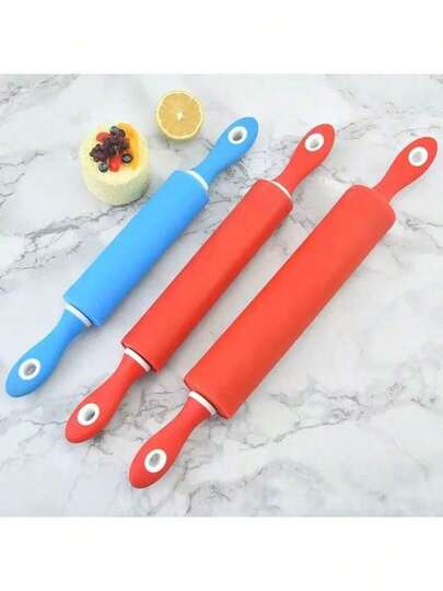 El rodillo de silicona, una herramienta indispensable en la repostería, es resistente a altas temperaturas y no se deforma fácilmente. Tiene una superficie antiadherente fácil de limpiar. Su cómodo agarre es antideslizante y antifatiga. Es ideal para preparar todo tipo de repostería, como galletas, pan, pizza, etc. Es un regalo ideal y una herramienta ideal para repostería casera. Es práctico y elegante, y te ayuda a crear una infinidad de platos y a descubrir una nueva experiencia culinaria.