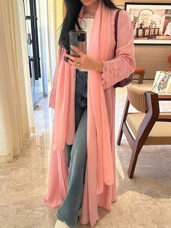 优雅的粉色卡夫坦长裙，独特的扇贝形腕长袖，编织面料略有弹性