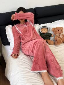 两件套女士睡衣套装，圆领长袖宽松上衣和松紧腰长裤，适合居家休闲、秋冬季穿着。 - 藕粉色 - 查看 5