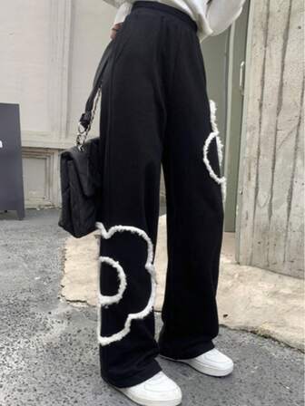 大码女式优雅3D立体花卉撞色口袋保暖裤，舒适黑色梭织面料运动裤，饰有独特花卉滚边和口袋，适合日常穿着