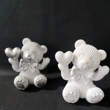 1 pezzo Adorabile statua di orso a pois, che tiene un cuore e con accenti colorati, regalo ideale per matrimonio/San Valentino, adatto per decorazione del soggiorno, libreria, ufficio, decorazione domestica a tema orso, elegante decorazione per le feste, disponibile in 3 colori