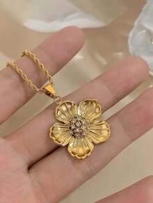 1pc Stainless Steel Necklace, Vintage Gold Flower Pendant, Thick Twisted Chain, Fashion Charm Necklace For Women, Mother's Day Gift, Valentine's Day Gift, New Year Party Gift, Holiday Gift, Anniversary Gift