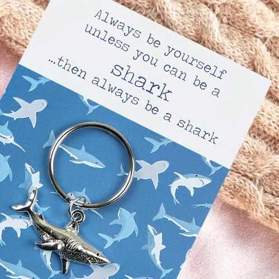 1 pezzo/2 pezzi, Portachiavi a forma di squalo argentato, regalo per la Festa di San Valentino, "Sii sempre te stesso a meno che tu non possa essere uno squalo, allora sii sempre uno squalo", in materiale di lega