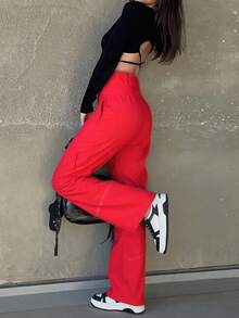 Pantalón Tipo Carga para Dama Confeccionado en Gabardina con Bolsillos Laterales y Botón al Frente. Casual. - Rojo - Ver 2