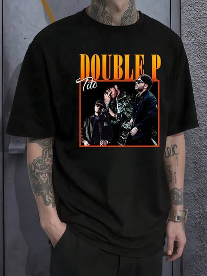 Gráfico que muestra la fuerza y confianza de tres hombres reunidos bajo el título Double P Tito simbolizando unión poder y actitud moderna en tonos intensos que expresan personalidad única camiseta de hombre 100% algodón cómoda y resistente para uso diario y salida casual