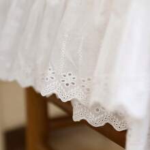 غطاء كرسي أبيض نقي فرنسي، حافة ورقة اللوتس عالية الجودة والبسيطة المنقوشة بالتطريز المفرغ، غطاء كرسي خشبي صلب للمنزل، غطاء مسند الظهر