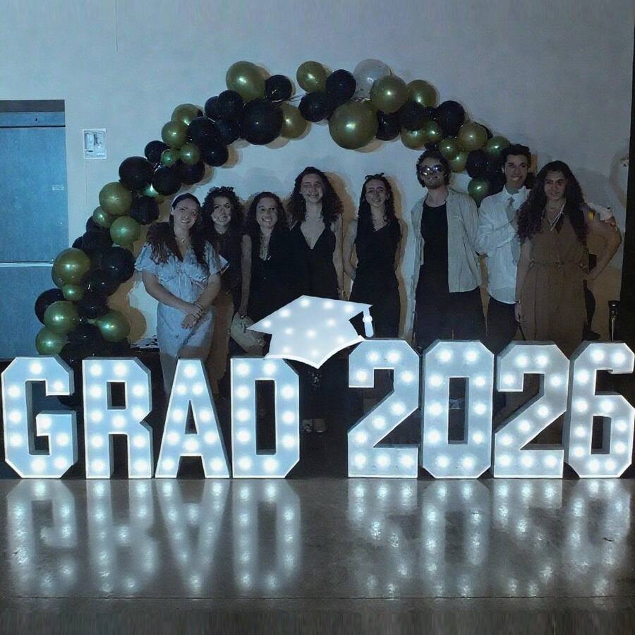 Essential Graduation Decor: 1/4 Pcs 3FT/91.5CM Marquee Lights Letters/Numbers (2026 GRAD/PROM) + 47Cm White Grad Cap - Cool White Ambience For Prom Party & Ceremony - trắng - Xem 1
