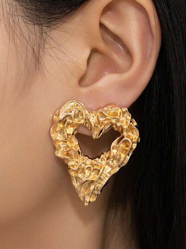 1 Pair Geometric Gold Heart Stud Earring, Minimalist Textured Heart-Shaped Stud Earring, Suitable Daily Wear For Women