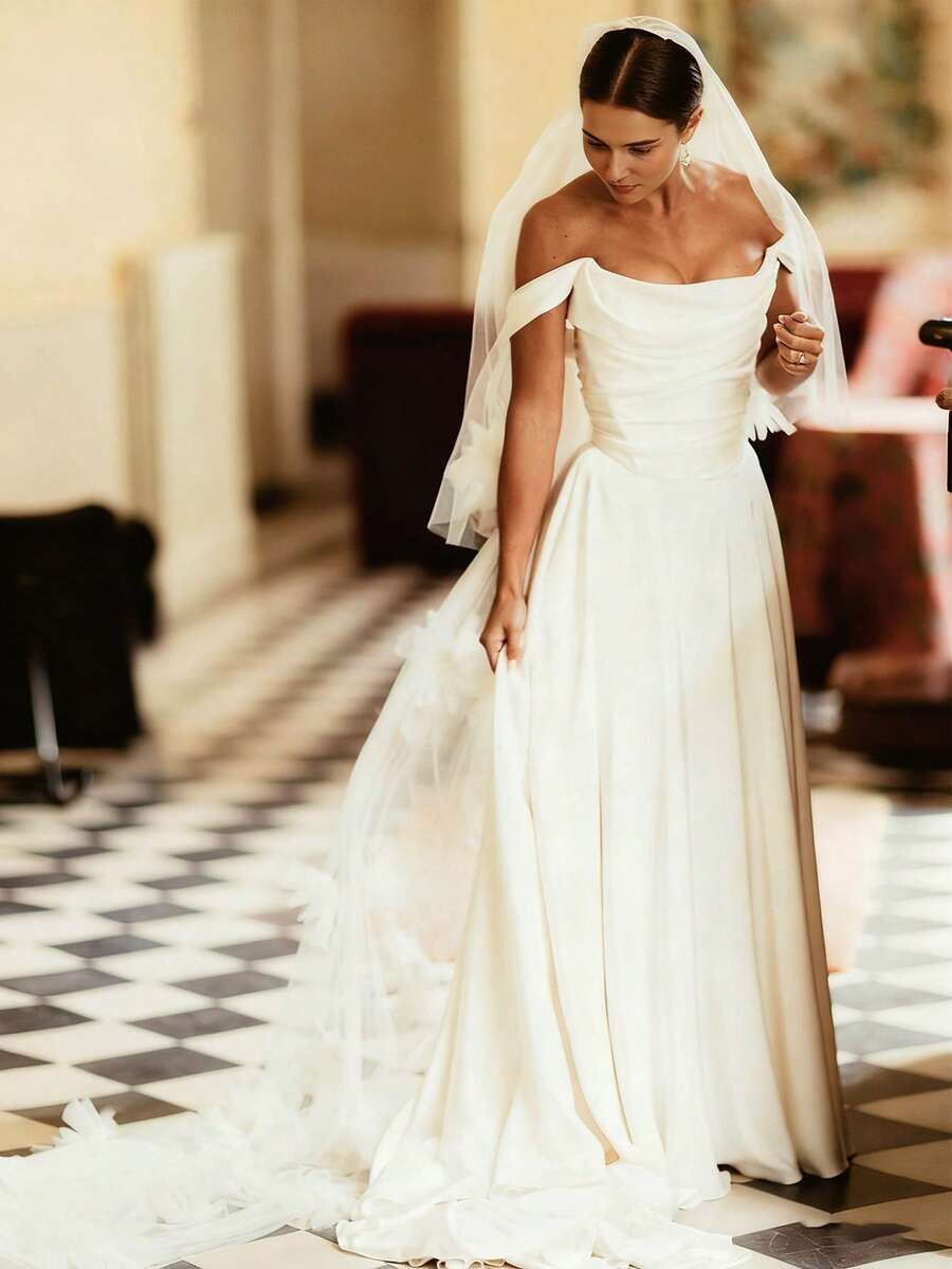 Elegant Romantic Off Shoulder A Line Satin Wedding Dress Registration,Country Wedding Dress,Evening Party Dress Birthday Party Dress,Romantic Church Ceremony Wedding Dress,Suitable For Wedding,Dating,Party,Singles' Party,Vacation,Formal Occasions,Dinner Dress,Prom Dress,Homecoming Dress,Cocktail Party,Wedding Guest Dress,Graduation - 白色 - 查看 1