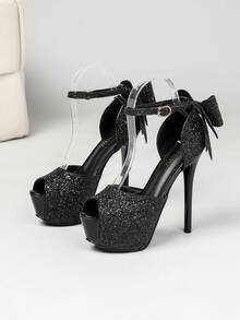 一双时尚的春夏女士高跟凉鞋,鞋跟高 5.5 英寸(14 厘米)。性感露趾高跟鞋,黑色踝带高跟鞋。亮片鞋面饰有蝴蝶结,适合节日派对、婚礼、宴会、居家约会、舞会等场合。款式百搭。 - 黑色 - 查看 5