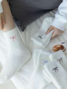 1 par de calcetines de lazo de peluche, calcetines gruesos y cálidos de color blanco hasta la rodilla para mujeres, calcetines térmicos casuales de unicolor con lazo, adecuados para el hogar, dormir, usar en el piso, que retienen el calor hasta el tobillo, suaves, cómodos, ligeros y cálidos, adecuados para el uso diario y en el hogar