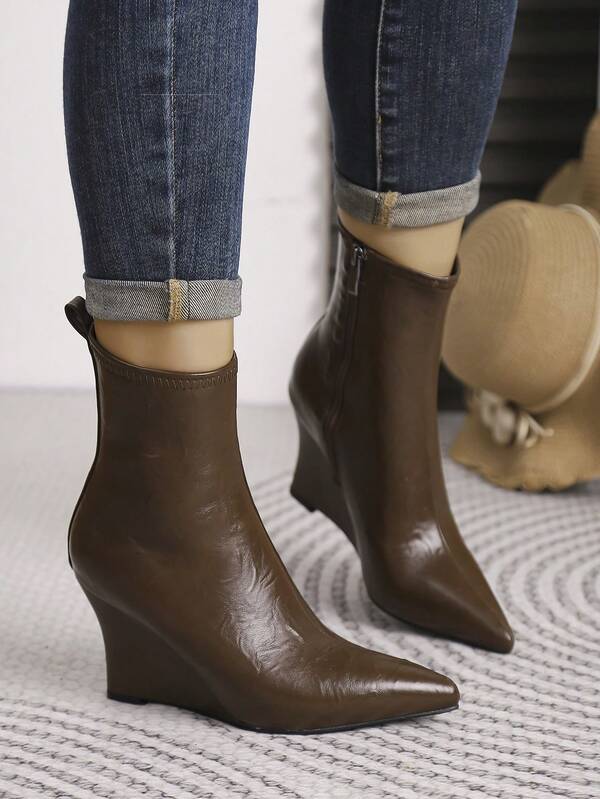 2025 Herbst/Winter Neue Retro Western Stil Spitzschuh Plateau Absatz Stiefeletten, vielseitiger Seitreißverschluss