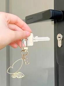 Elegant Alloy Butterfly And 26 English Letters Gold Keychain, A-Z Letters Fashionable Hollow Butterfly Design, Exquisite Bag Pendant, Pendant, Suitable For Bag Pendant Car Accessories, Perfect Women'S Daily Wear And Friends' Birthday Gifts, Daily Necessities, Perfect Holidays, Birthdays, Thanksgiving, Christmas Gifts